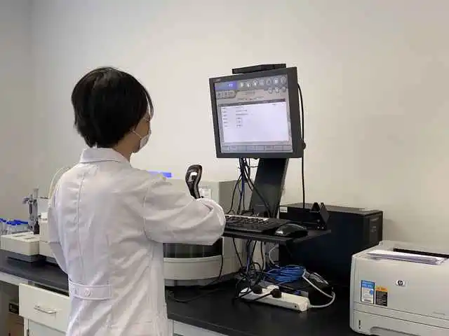 刻苦训练篮球时如何避免受伤的建议_0