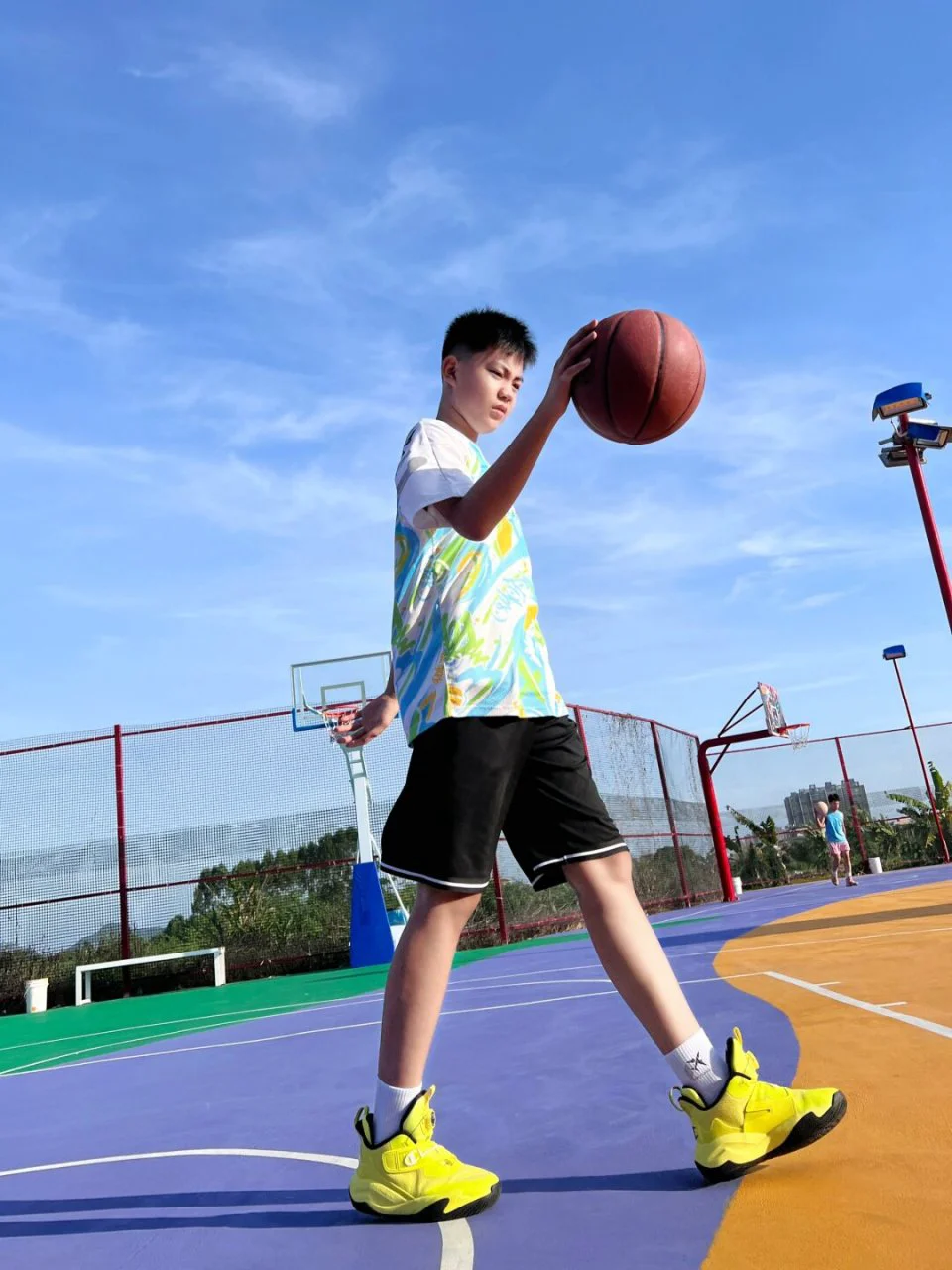 刻苦训练篮球时如何避免受伤的建议_0